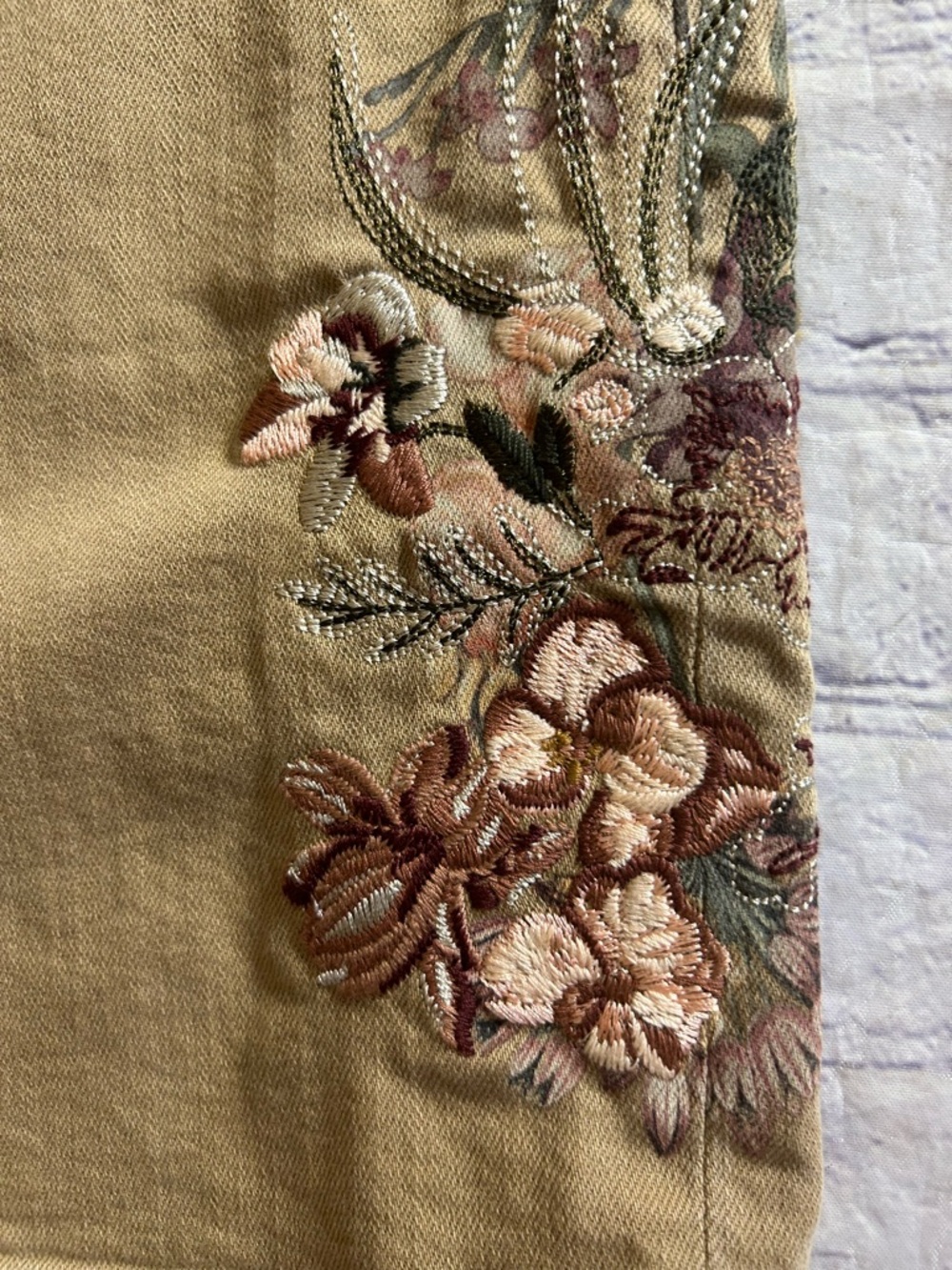 CHICO’S EMBROIDERED HIGH-RISE WIDE LEG JEANS BOHEMIAN FLORAL TAN COLOR SIZE 14R - Picture 12 of 15